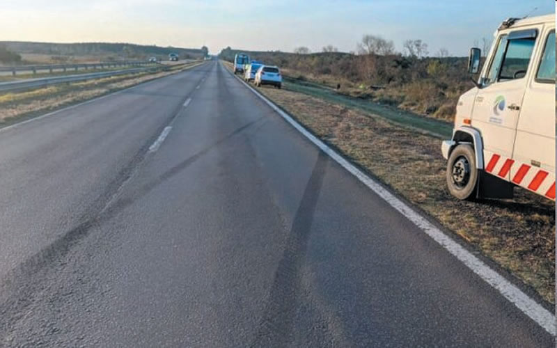 Dos personas fallecieron en un despiste y vuelco sobre la Ruta 14 en cercanías a Concordia
