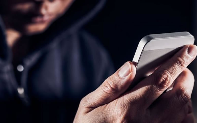 Vecinos redujeron a ladrón que le robó a una joven