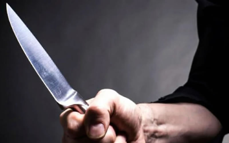 Detienen a violento que golpeaba a su pareja y la amenazaba con un cuchillo