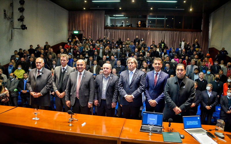 Cresto y Manzur encabezaron el Foro Nacional por el derecho al agua