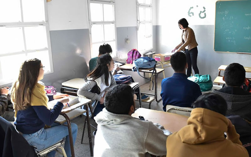 Por ley, los estudiantes de Entre Ríos aprenderán sobre sus derechos laborales