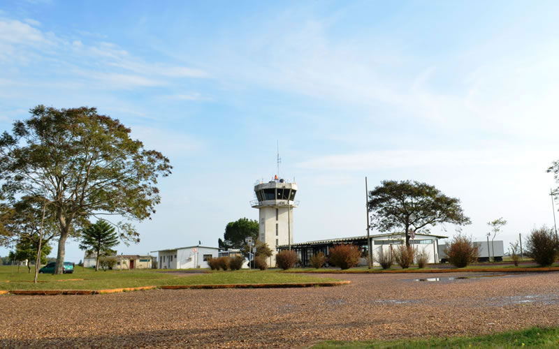 Evalúan sobre la apertura del Aeropuerto de Salto para vuelos comerciales