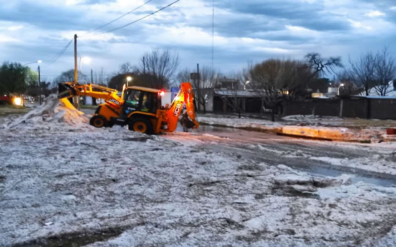El gobierno envió asistencia a localidades afectadas por las lluvias y el granizo