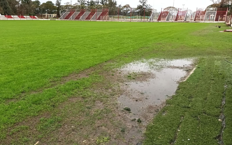 Fútbol local: La lluvia suspendió las semifinales