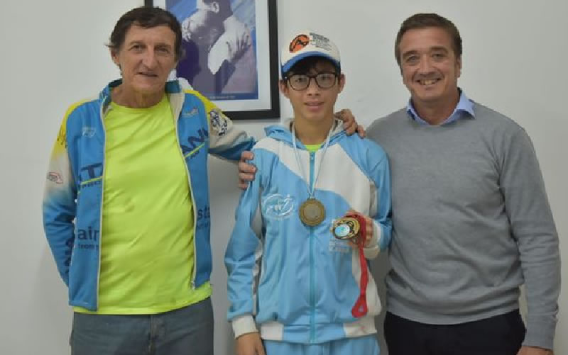 El atleta local Nahuel Aguirre se reunió con autoridades municipales