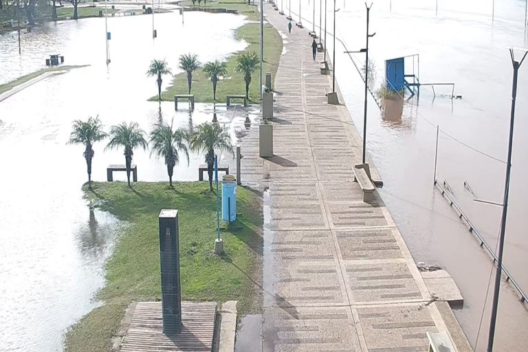 Ante un nuevo desborde del río se pide no circular por la costanera baja