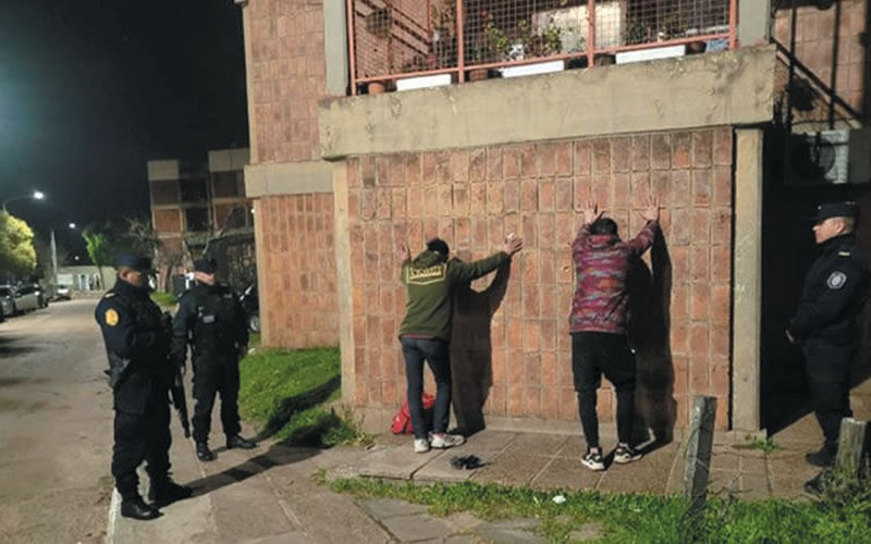 Detuvieron a un dealer cuando estaba vendiendo estupefacientes