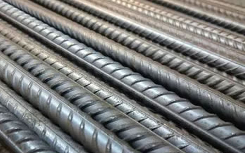 Robó varillas de hierro de una obra en construcción