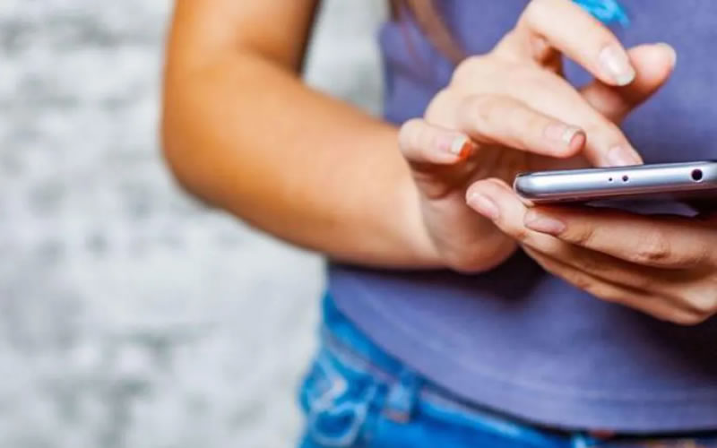 Tenía una prohibición de acercamiento y le quitó el celular a su ex pareja