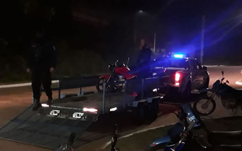 Se resistió a que le secuestraran su moto