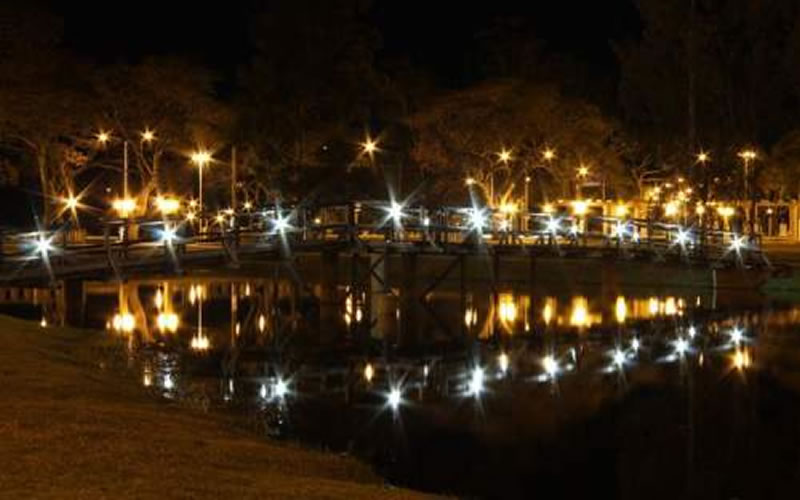 Grupo de adolescentes armados robaban en la costanera a los transeúntes