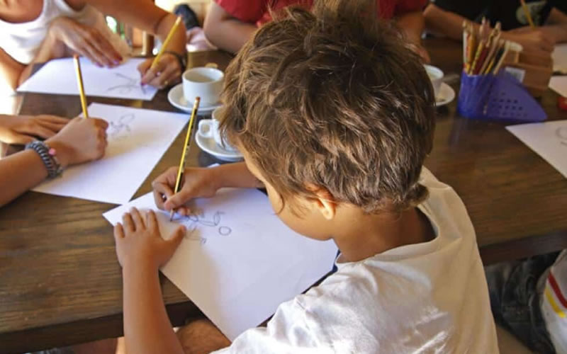 Línea 102: Concurso digital de dibujos en el Mes de las Infancias