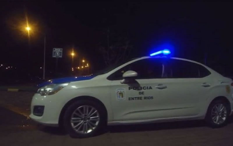 Le robaron la moto estacionada en la vereda