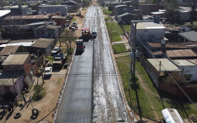 Más cuadras pavimentadas: El intendente recorrió la obra de calle La Pampa
