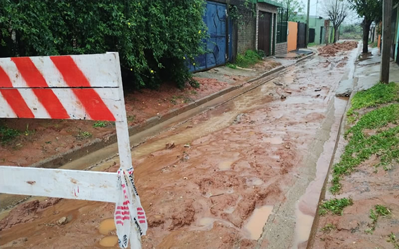 Vecinos del Barrio Isla Maciel denuncian destrozos por negligencia de los trabajadores