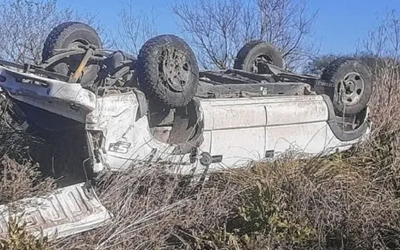 En violento vuelco falleció un joven y otro quedó en grave estado