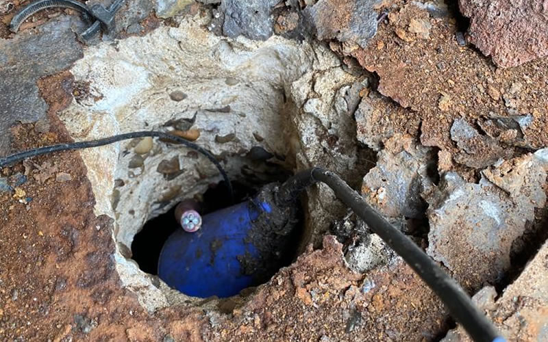 Vandalismo en el barrio Isla Maciel afecta la red cloacal