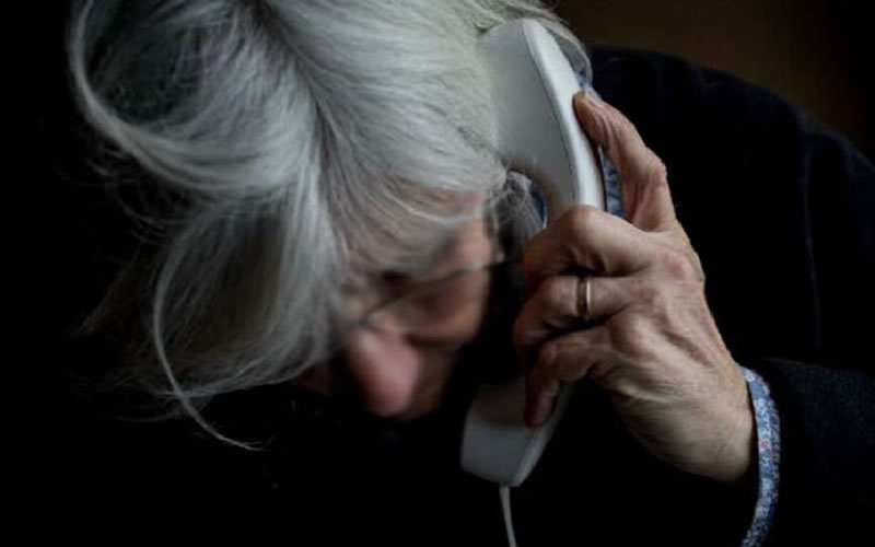 Con otro “cuento del tío” estafaron a una mujer que entregó más de 17 mil dólares