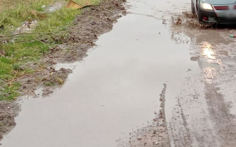 Vecinos de Villa Adela expresan preocupación por obras inconclusas y falta de atención del Municipio