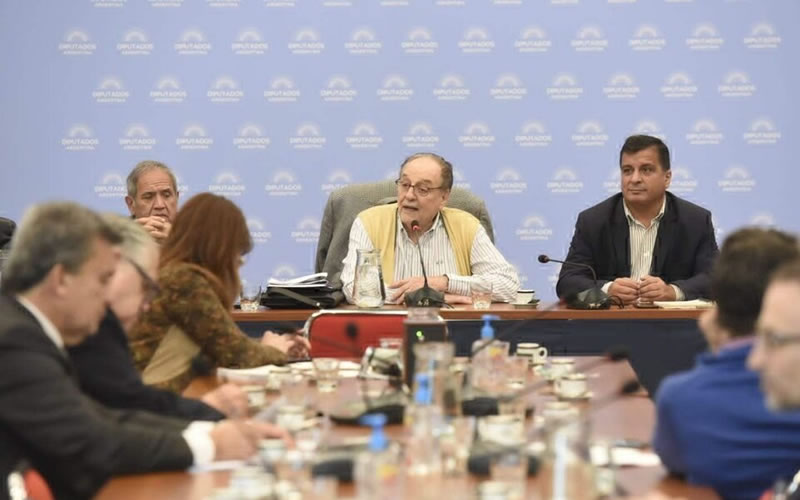 Presupuesto 2023: Asigna menos partidas para los planes sociales y mantiene el gasto en personal del Estado