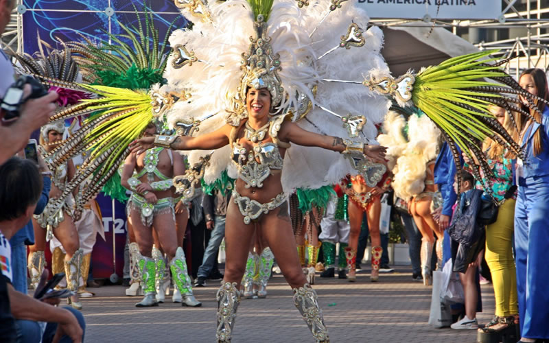 Comparsa Emperatriz se lució y brilló al representar al Carnaval de Concordia en la Feria Internacional de Turismo