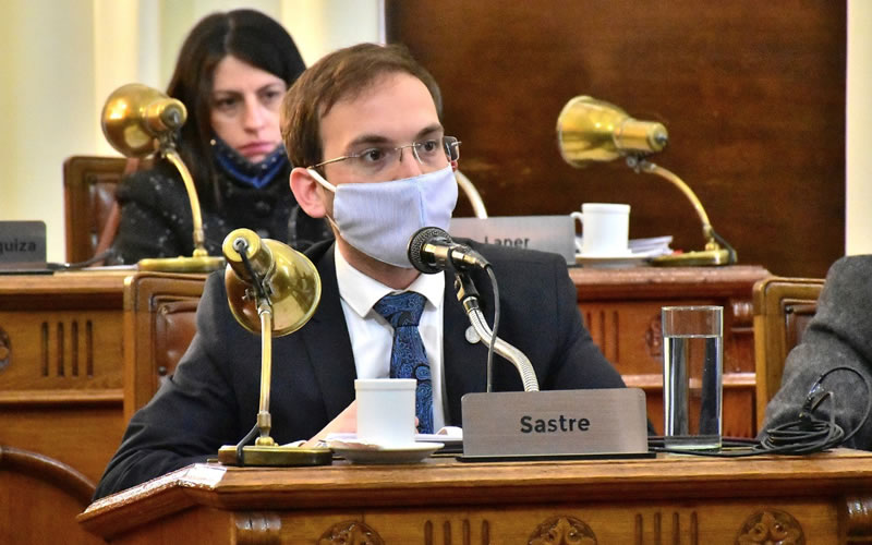 «Lamento que haya comenzado así»: Desde la oposición, cuestionan el anuncio «mediático» de Cresto sin que haya un consenso previo