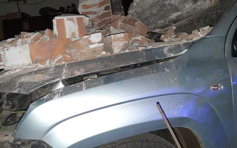 Camioneta impactó contra una casa y el conductor fue detenido