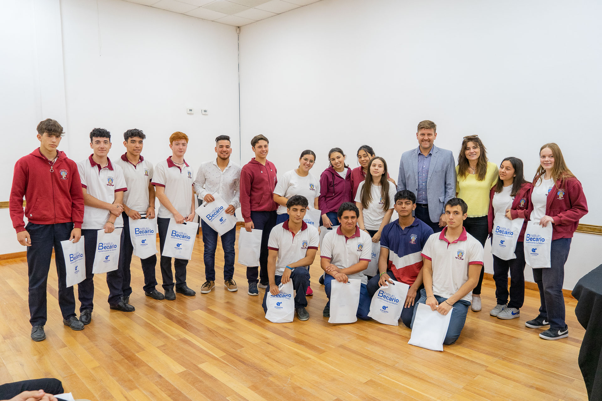 El Becario otorgó nuevas becas a estudiantes que representan a Entre Ríos a nivel nacional