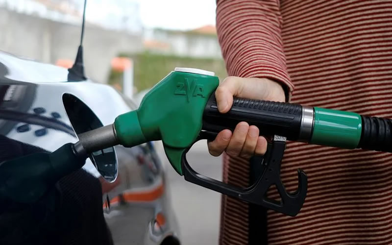 Petroleras acordaron en el Ministerio de Economía un tope a las subas de la nafta para los próximos meses