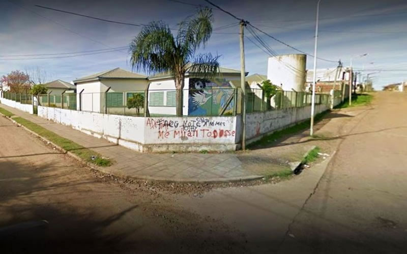 Asamblea en la escuela «López Jordán»: Vuelven a las aulas pero continúan en estado de alerta