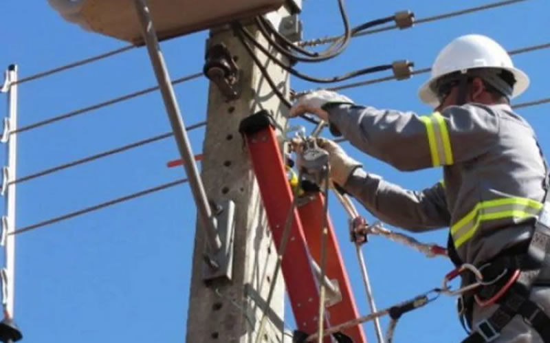 Sin tensión desde ENERSA, se produjo un corte de energía que afectó a la ciudad