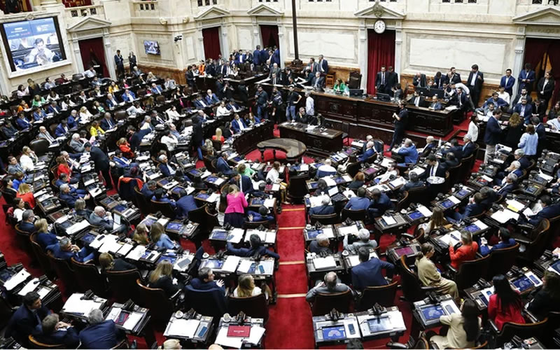 Senadores y diputados recibirán un aumento del 30% el mes que viene