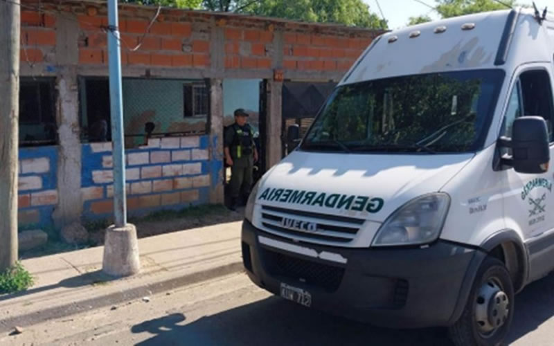 Gendarmería secuestró droga y detuvo a dos personas en un barrio de la zona sur