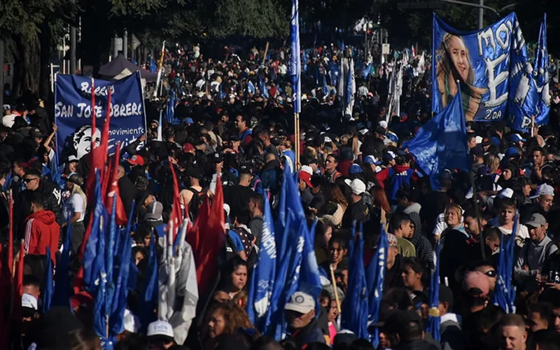 Dueños de autos nuevos y titulares de comercios: Cuáles fueron las irregularidades detectadas en el plan Potenciar Trabajo