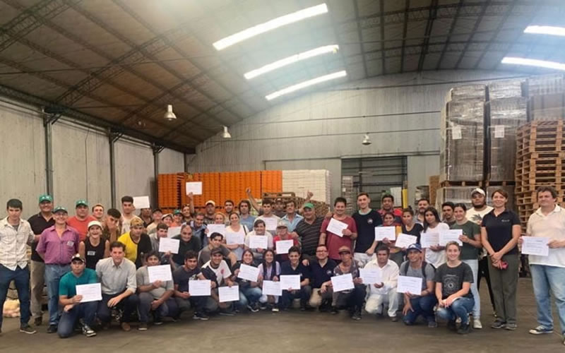 CAFESG capacitó a trabajadores para labores de empaque de cítricos