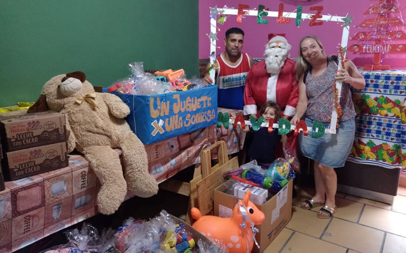 Ferrocarril entregó juguetes en un Comedor