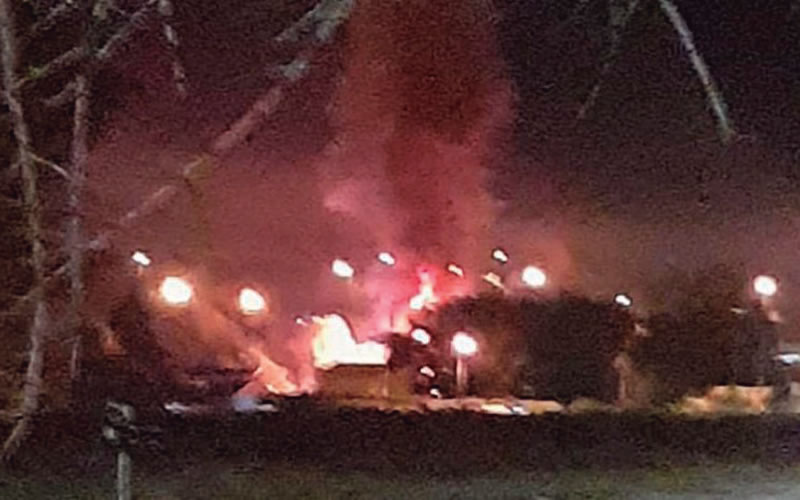 Las llamas arrasaron con una casilla