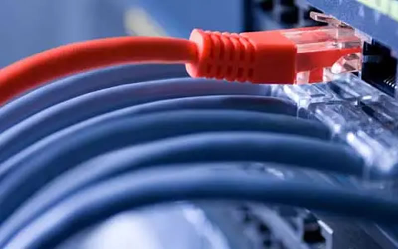 Un doble corte de fibra óptica habría sido el motivo por el que una amplia zona de la ciudad se quedó sin internet