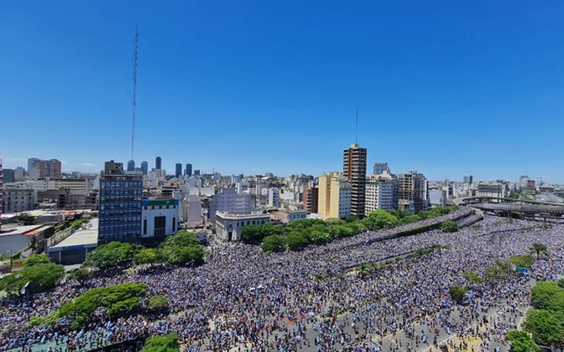 El Gobierno mantuvo la expectativa hasta último momento, pero no pudo lograr una foto con la selección argentina