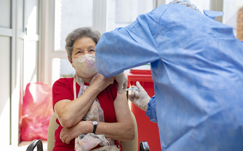 Recomiendan completar esquemas de vacunación Covid y refuerzos para estar preparados ante un posible brote