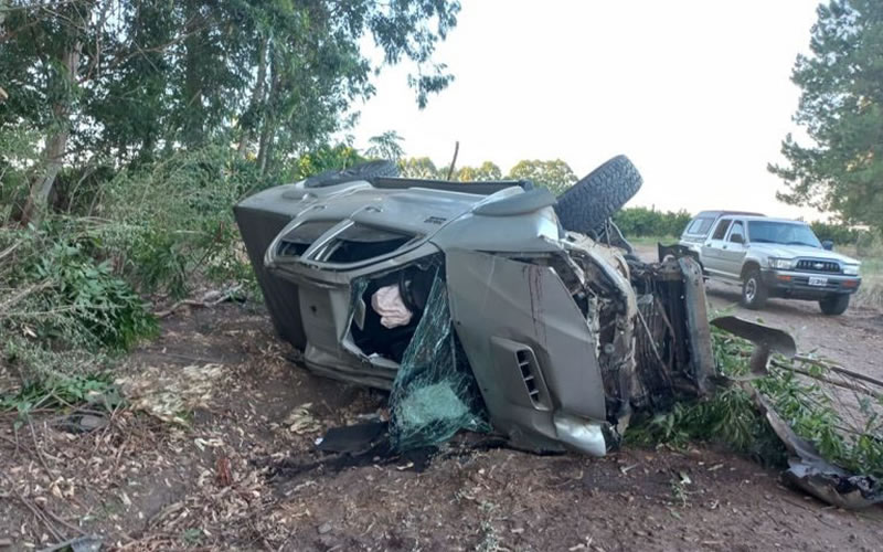 Perdió el control de su camioneta y terminó protagonizando un vuelco