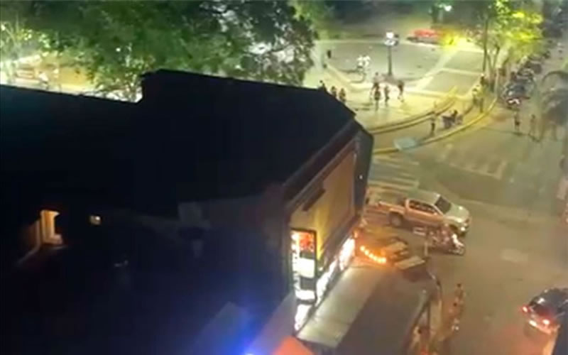 Disturbios en los festejos en Plaza 25 de Mayo: Identificaron a 11 personas y detuvieron a un menor que portaba una «tumbera»