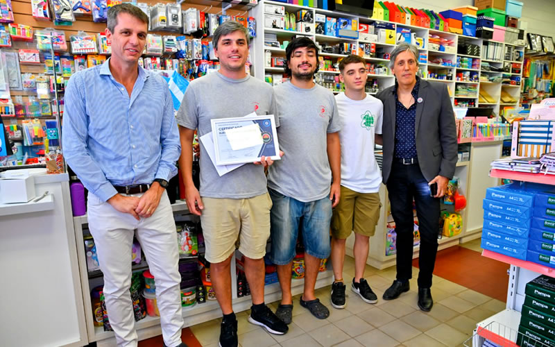 Comerciantes fueron distinguidos por la Municipalidad en agradecimiento a su ejemplar conducta fiscal