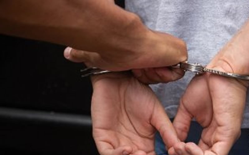 Intentó robar en un supermercado pero los empleados lo detuvieron