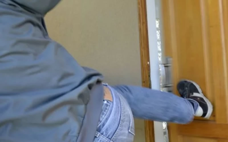 Intentó ingresar a una casa pero el dueño lo descubrió