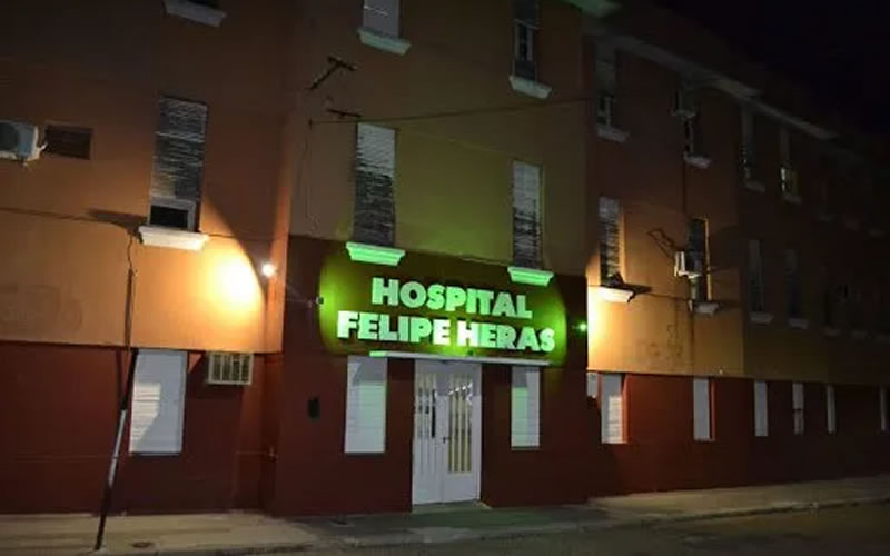 Golpeó a un policía y fue trasladado a Sala 8 del hospital Heras