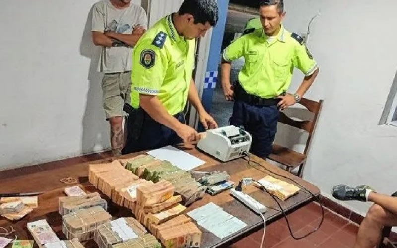 En un control de la Autovía, le encontraron más de $7.600.000 y no pudo justificarlos