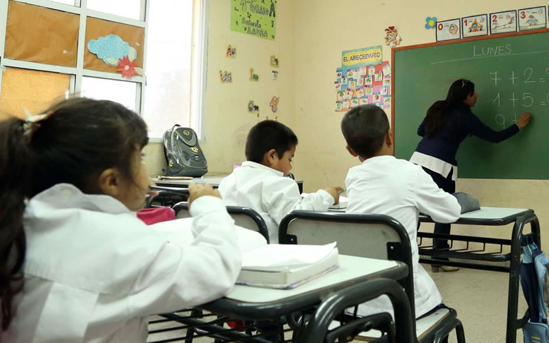 Con cláusula gatillo, el mínimo docente provincial se va a $101.933