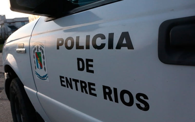 Motociclista sufrió fractura en su pierna al chocar con auto