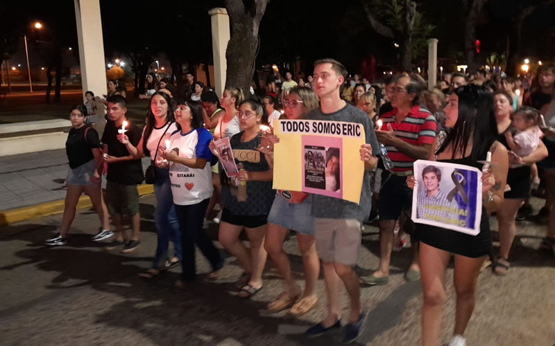 Dolor y pedido de justicia: Familiares y amigos marcharon por el asesinato de Eric Junco